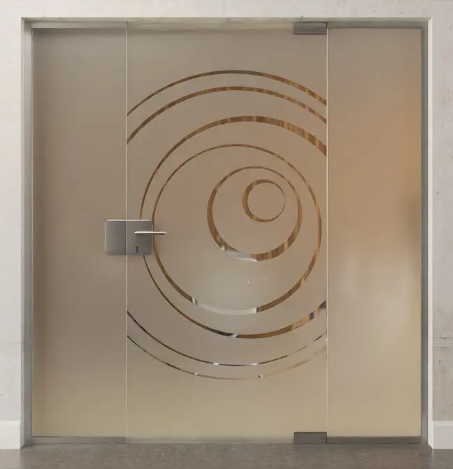 Zdjęcie przezroczystych drzwi całoszklanych z motywem Lira i dwoma stałymi elementami bocznymi DORMA Mundus wariant 2 - Erkelenz