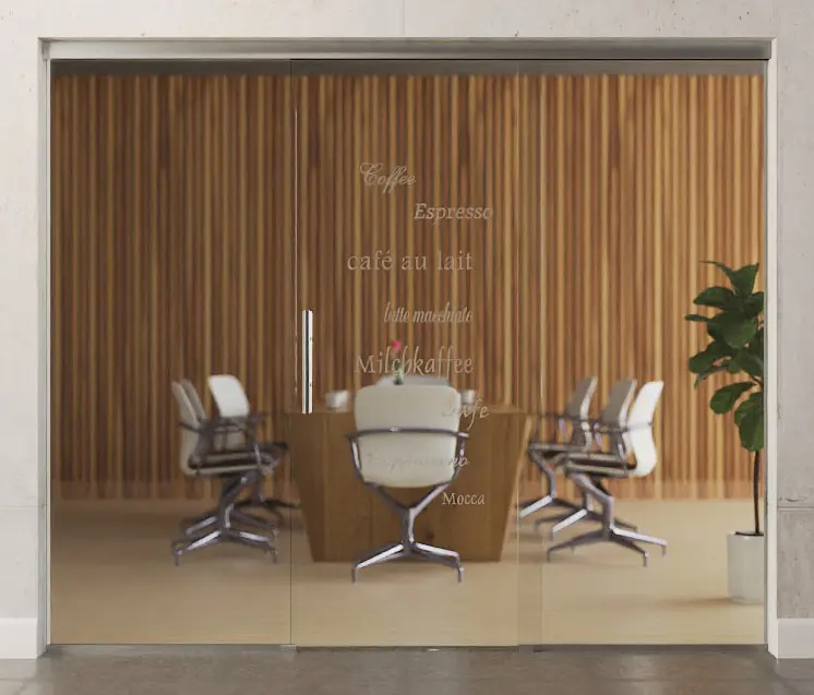 Zdjęcie drzwi przesuwnych szklanych z motywem Cafe 2 matowy z dwoma stałymi elementami bocznymi Sigma Flexible wariant 2 - Erkelenz