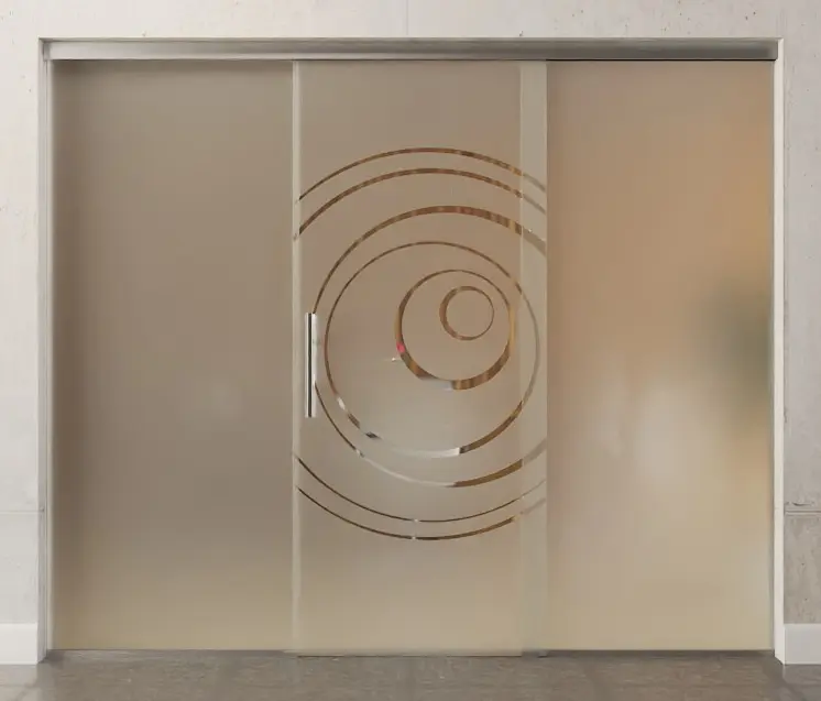 Zdjęcie szklanych drzwi przesuwnych z motywem Lira przezroczystym i dwoma stałymi elementami bocznymi Sigma Flexible Variante 2 - Erkelenz