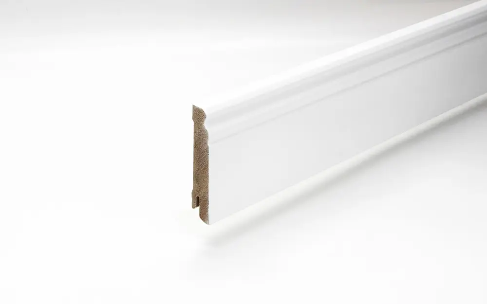 Perspektywa listwy przypodłogowej 18 x 80 x 2440 mm MDF biały Altdeutsch 80 Clip-Nut
