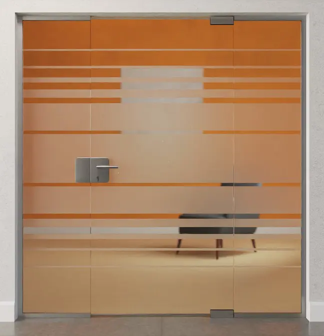 Zdjęcie drzwi całoszklanych z matowym motywem Selina i dwoma stałymi elementami bocznymi DORMA Mundus Wariant 2 - Erkelenz