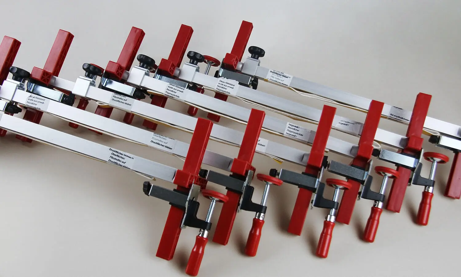 TU Rozpórki do ościeżnic w nosidle TU