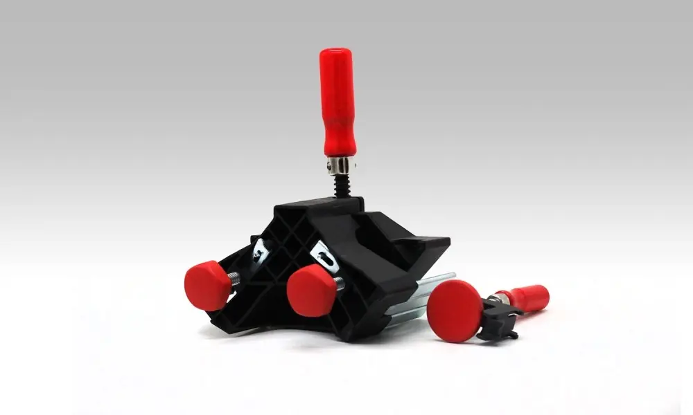 Kątowa klamra do wyrównywania ościeżnic - Interio