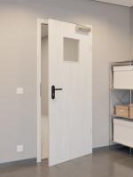 CloseUp-Flur-Milieuansicht von GARANT Rauchschutztür Authentic Grigio CePaL mit Lichtausschnitt LA-8