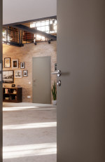 CloseUp-Milieuansicht von HUGA Innentür-Set Hygge grau Basic Durat stumpfeinschlagend mit Zarge und Drücker