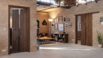 Main-Milieuansicht der vor der Wand laufenden HÖRMANN Schiebetür Pure 1 Alpineiche Duradecor DesignLine mit Lichtausschnitt mittig
