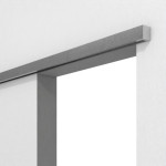 Detailansicht von GARANT Line-Schiebetürsystem Edelstahl-Optik vor der Wand laufend ohne Zarge