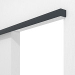 Detailansicht von Schiebetürsystem vor der Wand laufend Anthrazit RAL 7016 BaseLine Lack ohne Zarge - Hörmann