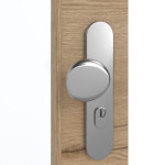 Detailansicht der Oberfläche von GARANT Wohnungseingangstür Quer Authentic Risseiche CePaL mit Lichtausschnitt LA-2