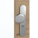 Detailansicht der Oberfläche von GARANT Wohnungseingangstür Quer Authentic Risseiche CePaL mit Lichtausschnitt LA-3