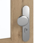 Detailansicht der Oberfläche von GARANT Wohnungseingangstür Authentic Risseiche CePaL mit Lichtausschnitt LA-6