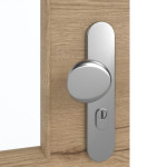 Detailansicht der Oberfläche von GARANT Wohnungseingangstür Quer Authentic Risseiche CePaL mit Lichtausschnitt LA-6