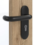 Detailansicht der Oberfläche von GARANT Rauchschutztür Authentic Risseiche CePaL mit Lichtausschnitt LA-2