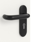 Detailansicht der Oberfläche von GARANT Rauchschutztür Weißlack 9016 mit Lichtausschnitt LA-4 bandseitig