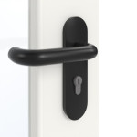 Detailansicht der Oberfläche von GARANT Rauchschutztür Weißlack 9016 mit Lichtausschnitt LA-4 schlossseitig