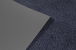 Detailansicht von Ober- und Untermaterial von Fußmatte ColourLine 858 blau - Entrada