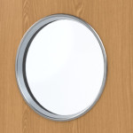 Detailansicht des Lichtausschnitts von GARANT Wohnungseingangstür Eiche Premium CePaL mit Lichtausschnitt LA-13