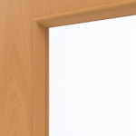 Detailansicht des Lichtausschnitts von GARANT Wohnungseingangstür Buche Exklusiv CePaL mit Lichtausschnitt LA-4 bandseitig