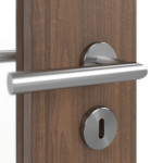 Detailansicht der Oberfläche von WESTAG Doppelflügeltür Nussbaum Trentino NU 717 Portalit CPL mit Lichtausschnitt LA-100 inkl. Zarge