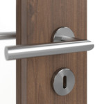 Detailansicht der Oberfläche von WESTAG Doppelflügeltür Nussbaum Trentino NU 717 Portalit CPL mit Lichtausschnitt LA-1000 inkl. Zarge