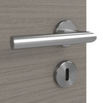 Detailansicht der Oberfläche von LEBO Doppelflügeltür Strukturiert Taupe Versio mit Lichtausschnitt LA 24 bandseitig inkl. Zarge