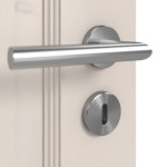 Detailansicht der Oberfläche von Doppelflügeltür TE-2 Fichte astig weiß pigmentiert lackiert Massivholz mit Zarge