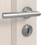 Detailansicht der Oberfläche von Doppelflügeltür TE-27 Fichte astig weiß pigmentiert lackiert Massivholz mit Zarge