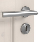 Detailansicht der Oberfläche von Doppelflügeltür TE-3 Fichte astig weiß pigmentiert lackiert Massivholz mit Zarge