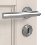 Detailansicht der Oberfläche von Doppelflügeltür TE-38 Fichte astig weiß pigmentiert lackiert Massivholz mit Zarge