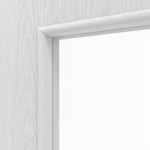 Detailansicht des Lichtausschnitts von HÖRMANN Doppelflügeltür Eiche Weiß Duradecor ProLine mit Lichtausschnitt LA-DIN mit Zarge