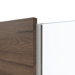 Detailansicht des Lichtausschnitts von HÖRMANN Doppelflügeltür Pure 1 Alpineiche quer Duradecor DesignLine mit Lichtausschnitt Schlossseite mit Zarge