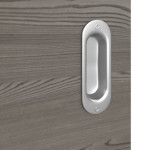 Detailansicht der Oberfläche von HÖRMANN Schiebetür Pure 1 Gebürstete Lärche dunkel quer Duradecor DesignLine mit Lichtausschnitt mittig