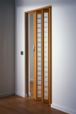 Milieu mit MARLEY Falttür New Generation Buche mit Karo Fenster Weiß satinierte 