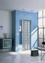 Milieu mit MARLEY Falttür New Generation Alu mit Karo Fenster Weiß satiniertes 