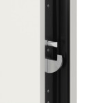 Detailbild Schliesser von Motiv 010 der Stahl-Aluminium Haustür Thermo46 - Innen-und Außenseite in RAL 9016 Verkehrsweiß seidenmatt