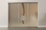 Frontansicht von Bergamo Motiv klar Glasschiebetür mit zwei festen Seitenteilen Sigma Flexible Variante 2 - Erkelenz