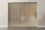 Frontansicht von Curves Motiv klar Glasschiebetür mit zwei festen Seitenteilen Sigma Flexible Variante 2 - Erkelenz
