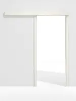 Frontansicht von GARANT Schiebetürsystem vor der Wand laufend Weiß Struktur Premium CePaL