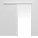 Frontansicht von LEBO Schiebetürsystem vor der Wand laufend Ultramatt Weiß ähnl. RAL 9016 Versio inkl. Zarge