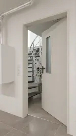 Detail-Milieuansicht von Innentür-Set Stahl mit Feuerschutzfunktion H16-1 OD mit Rechteckverglasung Ausschnitt 1 inkl. Eck- und Ergänzungszarge Vario B53 - Hörmann