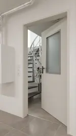 Detail-Milieuansicht von Innentür-Set Stahl mit Feuerschutzfunktion H16-1 OD mit Rechteckverglasung Ausschnitt 2 inkl. Eck- und Ergänzungszarge Vario B53 - Hörmann