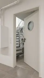 Detail-Milieuansicht von Innentür-Set Stahl mit Feuerschutzfunktion H16-1 OD mit Rundverglasung inkl. Eck- und Ergänzungszarge Vario B53 - Hörmann