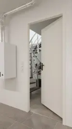 Detail-Milieuansicht von Brandschutztür T90 PortaLit Basic Uni Weiß A 242 CPL - Westag