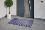 Milieubild Hauseingang mit Topfpflanze und grauen Fliesen von Aluprofilmatte KLASSIK Safe R01V schwarz / Work B06 blau – Entrada
