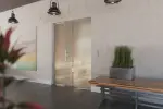Milieubild von Algo Motiv klar Glaspendeltür mit festem Seitenteil DORMA Mundus BTS Variante 2 - Erkelenz