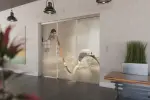 Milieubild von Sinus 2 Motiv klar Glasschiebetür mit zwei festen Seitenteilen Sigma Flexible Variante 2 - Erkelenz