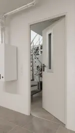 Detail-Milieuansicht von Innentür-Set Stahl mit Feuerschutzfunktion T90-1 FSA-62 mit Rechteckverglasung Ausschnitt 1 inkl. Eckzarge - Teckentrup