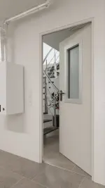 Detail-Milieuansicht von Innentür-Set Stahl mit Feuerschutzfunktion T90-1 FSA-62 mit Rechteckverglasung Ausschnitt 2 inkl. Eckzarge - Teckentrup