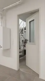 Detail-Milieuansicht von Innentür-Set Stahl mit Feuerschutzfunktion T90-1 FSA-62 mit Rechteckverglasung Ausschnitt 2 inkl. Umfassungszarge - Teckentrup