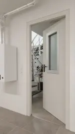 Detail-Milieuansicht von Innentür-Set Stahl mit Feuerschutzfunktion T90-1 FSA-62 mit Rechteckverglasung Ausschnitt 2 inkl. Blockzarge - Teckentrup